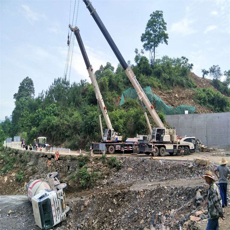 汉南汽车掉沟里叫吊车救援要多少钱